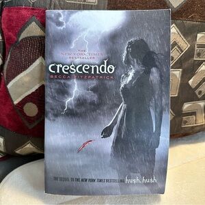 Crescendo book 2 hush hush series by fitzpatrick